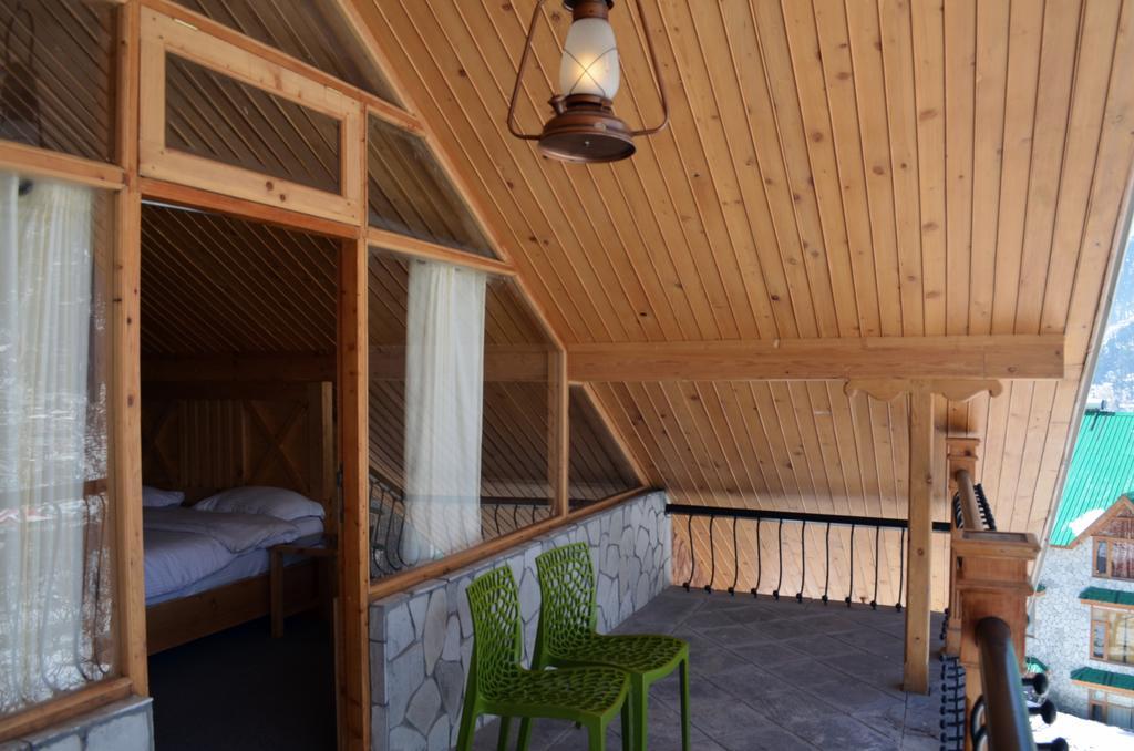 The Whitestone Resorts Manāli Rum bild